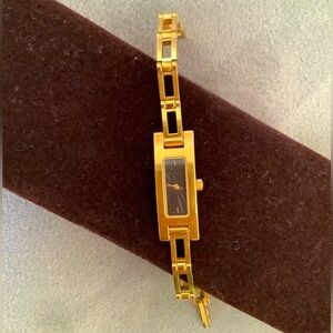 Ladies GUCCI dressy GOLD TONE Watch🔥🔥